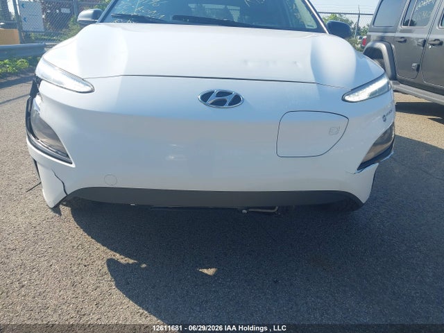 12611681 :رقم المزاد ، KM8K23AGXNU144196 vin ، 2022 Hyundai Kona Electric Preferred With Two-tone Roof مزاد بيع