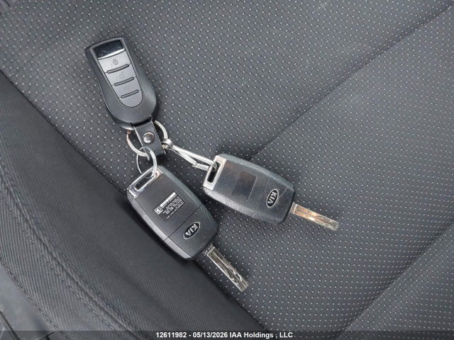 Продаж на аукціоні авто 2015 Kia Rondo Lx/lx Value/lx Winter Edition, vin: KNAHT8A37F7120294, номер лоту: 12611982
