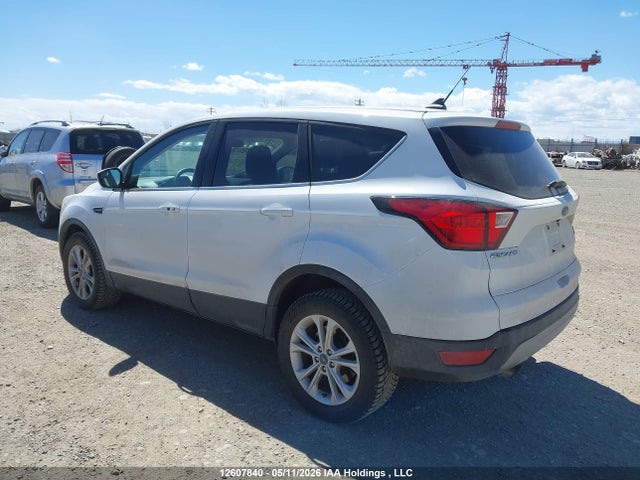 Продажа на аукционе авто 2019 Ford Escape Se, vin: 1FMCU9GD7KUC15879, номер лота: 12607840