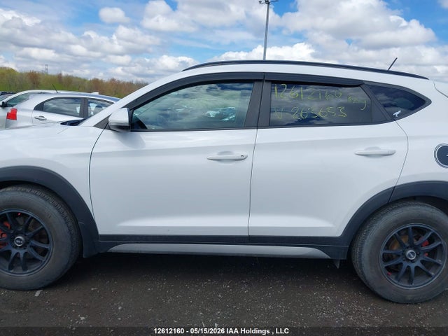 KM8J3CA40HU263653 Hyundai TUCSON SE