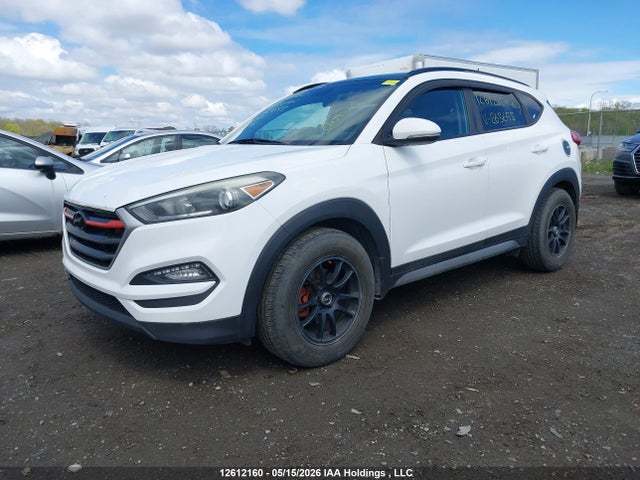 KM8J3CA40HU263653 Hyundai TUCSON SE