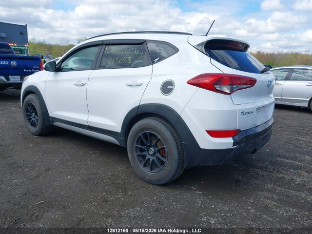 KM8J3CA40HU263653 Hyundai TUCSON SE