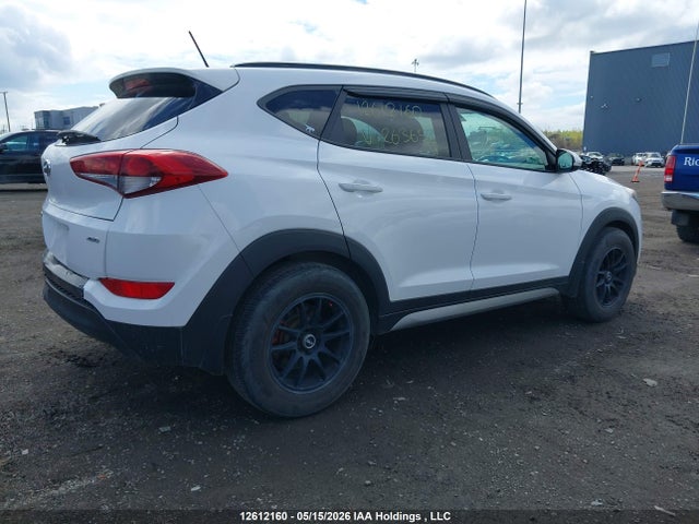 KM8J3CA40HU263653 Hyundai TUCSON SE