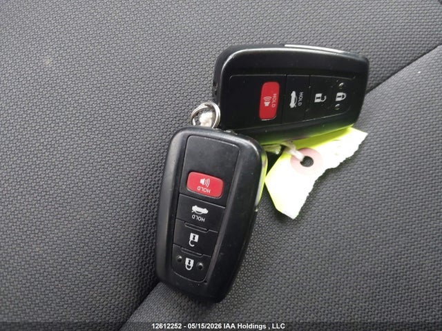 12612252 :رقم المزاد ، JTDBAMDE6MJ010017 vin ، 2021 Toyota Corolla Hybrid Base W/li Battery مزاد بيع