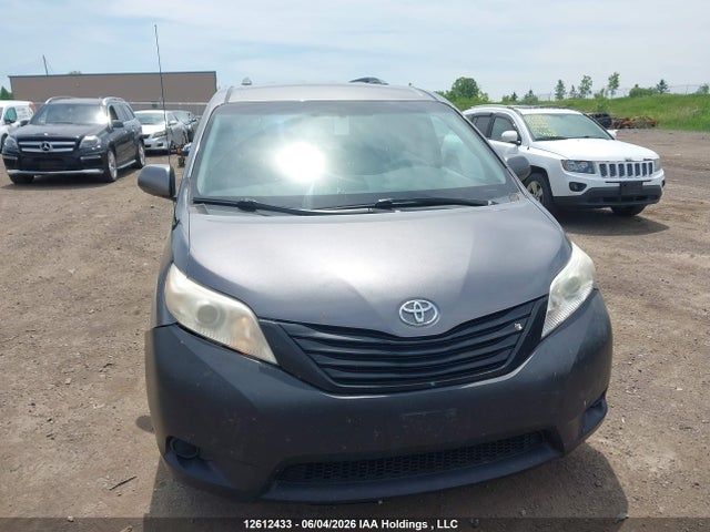 2011 Toyota Sienna V6 7 Passenger მანქანა იყიდება აუქციონზე, vin: 5TDZK3DC1BS144499, აუქციონის ნომერი: 12612433