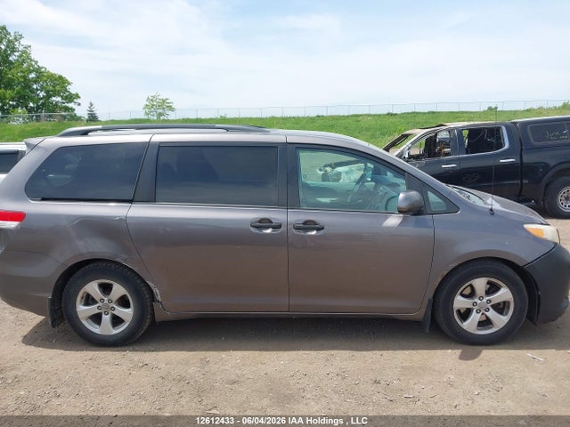 2011 Toyota Sienna V6 7 Passenger მანქანა იყიდება აუქციონზე, vin: 5TDZK3DC1BS144499, აუქციონის ნომერი: 12612433