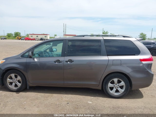 2011 Toyota Sienna V6 7 Passenger მანქანა იყიდება აუქციონზე, vin: 5TDZK3DC1BS144499, აუქციონის ნომერი: 12612433