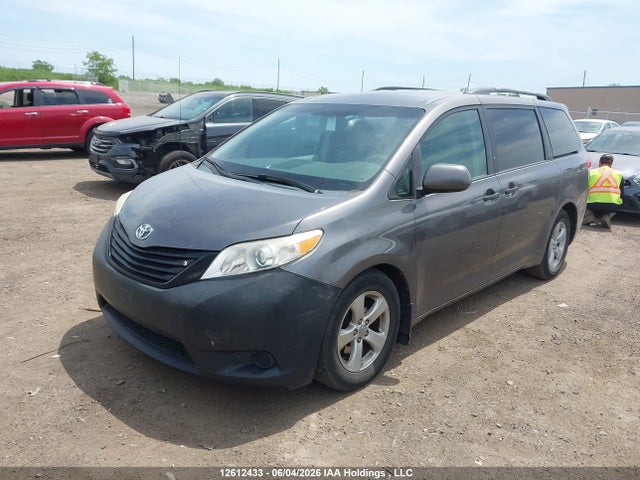 2011 Toyota Sienna V6 7 Passenger მანქანა იყიდება აუქციონზე, vin: 5TDZK3DC1BS144499, აუქციონის ნომერი: 12612433