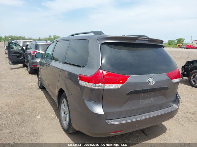 2011 Toyota Sienna V6 7 Passenger მანქანა იყიდება აუქციონზე, vin: 5TDZK3DC1BS144499, აუქციონის ნომერი: 12612433