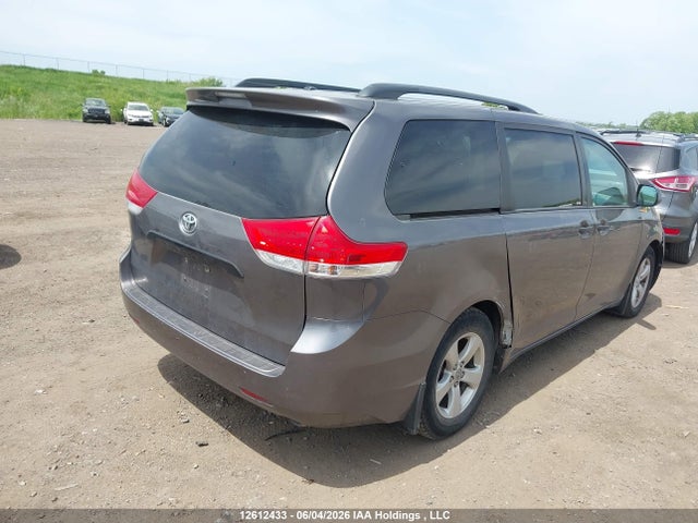 2011 Toyota Sienna V6 7 Passenger მანქანა იყიდება აუქციონზე, vin: 5TDZK3DC1BS144499, აუქციონის ნომერი: 12612433