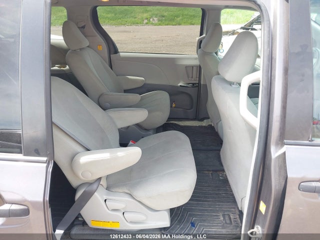 2011 Toyota Sienna V6 7 Passenger მანქანა იყიდება აუქციონზე, vin: 5TDZK3DC1BS144499, აუქციონის ნომერი: 12612433