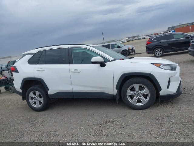 2021 Toyota Rav4 Xle მანქანა იყიდება აუქციონზე, vin: 2T3R1RFV9MC241070, აუქციონის ნომერი: 12612447