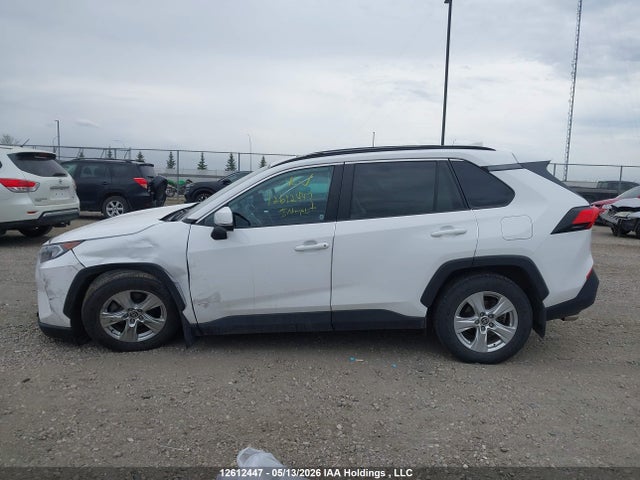 2021 Toyota Rav4 Xle მანქანა იყიდება აუქციონზე, vin: 2T3R1RFV9MC241070, აუქციონის ნომერი: 12612447