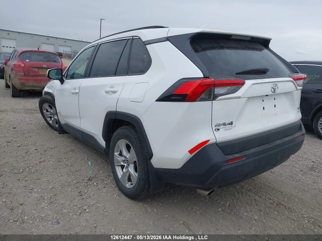 2021 Toyota Rav4 Xle მანქანა იყიდება აუქციონზე, vin: 2T3R1RFV9MC241070, აუქციონის ნომერი: 12612447
