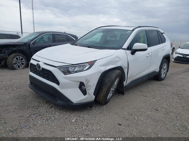 2021 Toyota Rav4 Xle მანქანა იყიდება აუქციონზე, vin: 2T3R1RFV9MC241070, აუქციონის ნომერი: 12612447