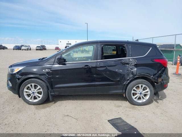 Продажа на аукционе авто 2019 Ford Escape Se, vin: 1FMCU9GD6KUB71616, номер лота: 12612500