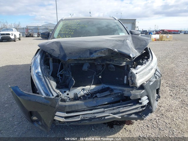 2018 Toyota Highlander Se/xle მანქანა იყიდება აუქციონზე, vin: 5TDJZRFHXJS527022, აუქციონის ნომერი: 12612521