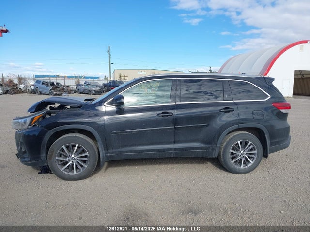 2018 Toyota Highlander Se/xle მანქანა იყიდება აუქციონზე, vin: 5TDJZRFHXJS527022, აუქციონის ნომერი: 12612521