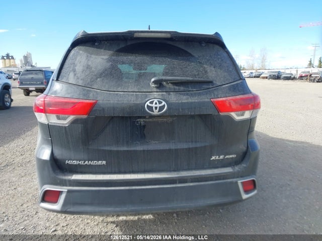2018 Toyota Highlander Se/xle მანქანა იყიდება აუქციონზე, vin: 5TDJZRFHXJS527022, აუქციონის ნომერი: 12612521