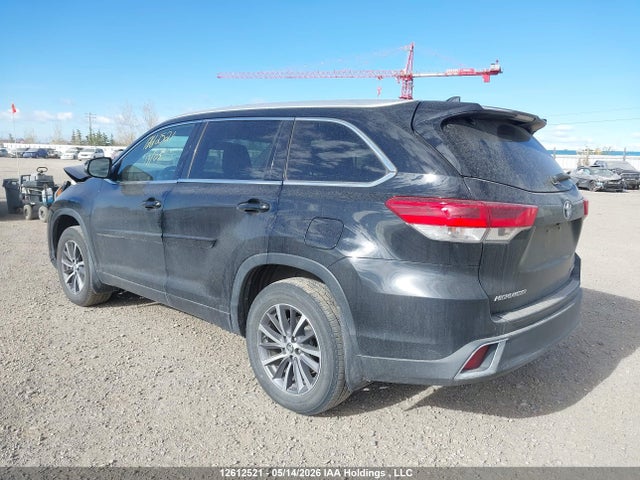 2018 Toyota Highlander Se/xle მანქანა იყიდება აუქციონზე, vin: 5TDJZRFHXJS527022, აუქციონის ნომერი: 12612521