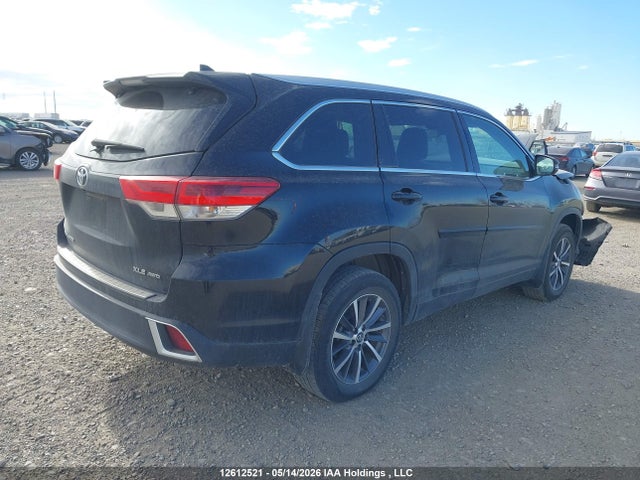 2018 Toyota Highlander Se/xle მანქანა იყიდება აუქციონზე, vin: 5TDJZRFHXJS527022, აუქციონის ნომერი: 12612521