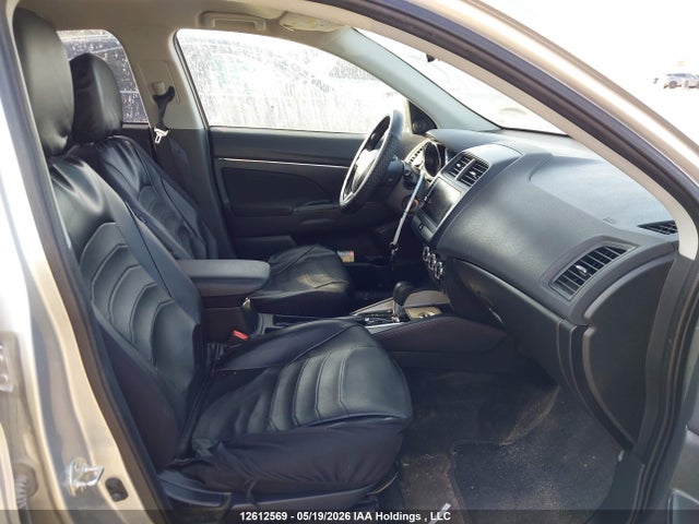 JA4AJ3AU0KU602522 Mitsubishi RVR SE