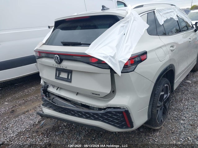 2025 Volkswagen Tiguan Highline R-line მანქანა იყიდება აუქციონზე, vin: 3VVLR7RM9SM068784, აუქციონის ნომერი: 12612620