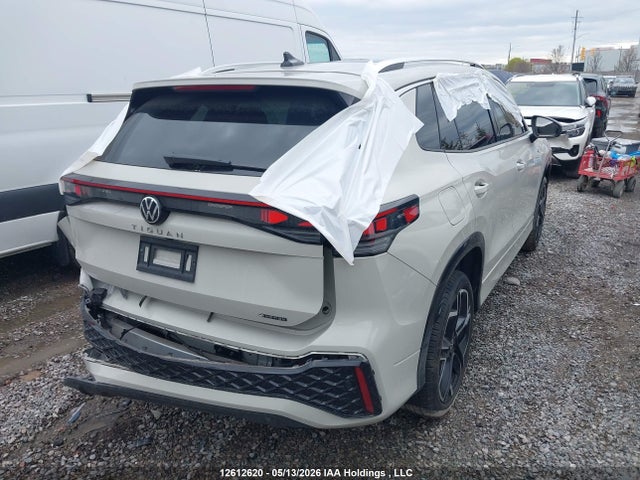 2025 Volkswagen Tiguan Highline R-line მანქანა იყიდება აუქციონზე, vin: 3VVLR7RM9SM068784, აუქციონის ნომერი: 12612620