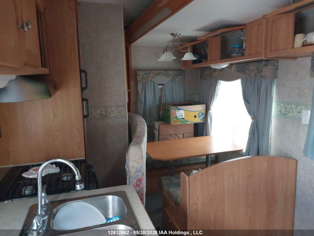 12612662 :رقم المزاد ، 4UB8S0N2X51746237 vin ، 2005 Sunnybrook 302fks مزاد بيع