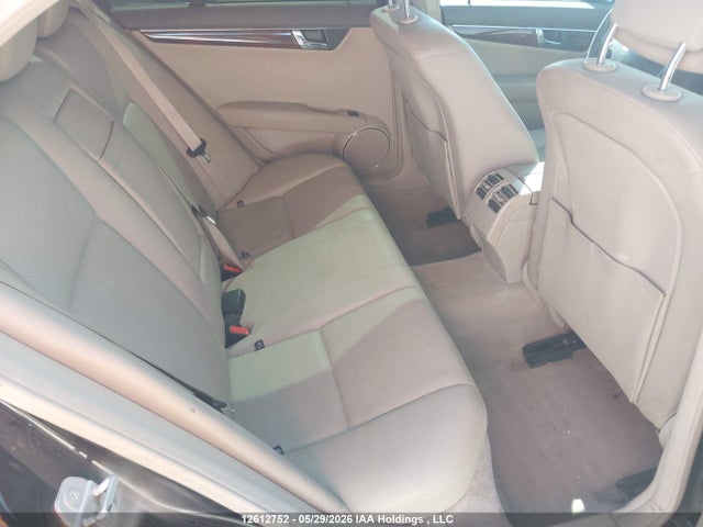 2010 Mercedes-benz C 300 4matic მანქანა იყიდება აუქციონზე, vin: WDDGF8BBXAF447935, აუქციონის ნომერი: 12612752