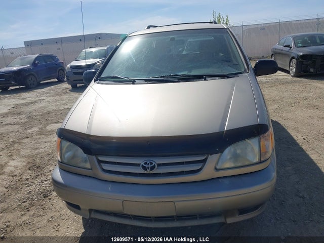 12609571 :رقم المزاد ، 4T3ZF13C62U502401 vin ، 2002 Toyota Sienna Le V6 مزاد بيع