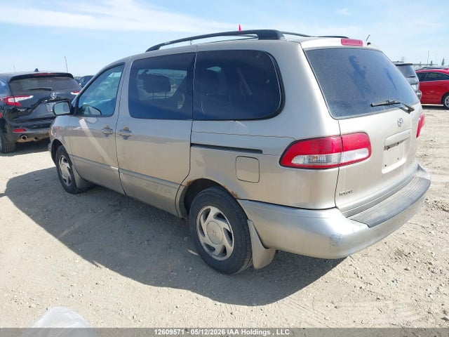 12609571 :رقم المزاد ، 4T3ZF13C62U502401 vin ، 2002 Toyota Sienna Le V6 مزاد بيع