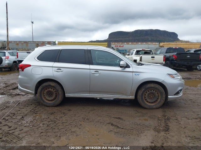 JA4J24A53JZ616220 Mitsubishi Outlander Se/gt