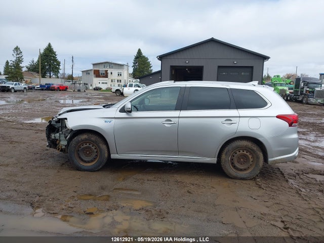 JA4J24A53JZ616220 Mitsubishi Outlander Se/gt