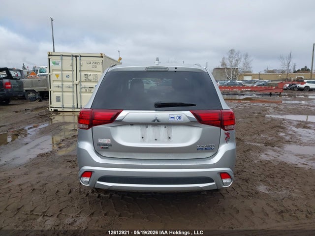 JA4J24A53JZ616220 Mitsubishi Outlander Se/gt