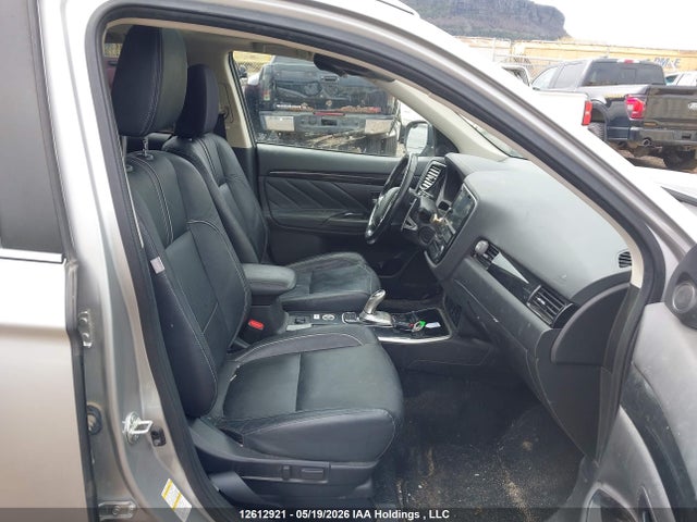 JA4J24A53JZ616220 Mitsubishi Outlander Se/gt