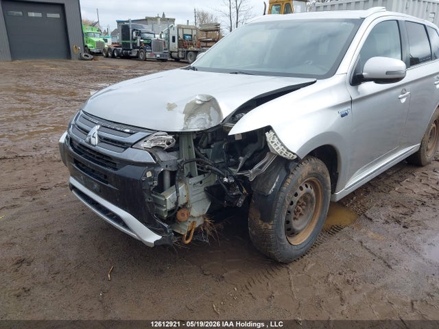 JA4J24A53JZ616220 Mitsubishi Outlander Se/gt