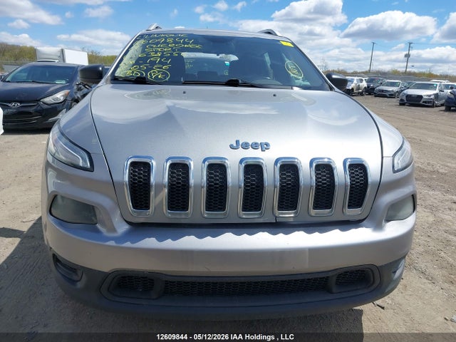 1C4PJMAS8HW638556 Jeep Cherokee Sport