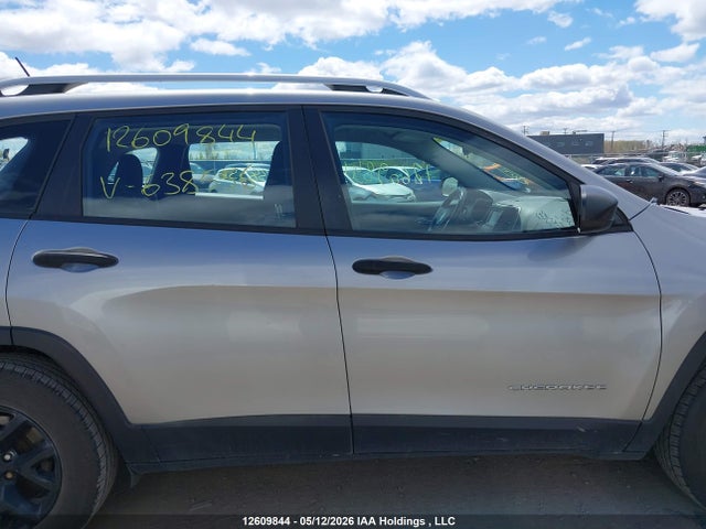 1C4PJMAS8HW638556 Jeep Cherokee Sport