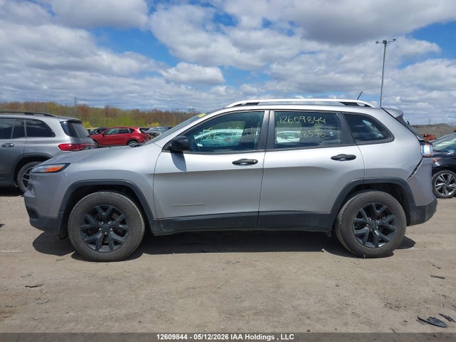 1C4PJMAS8HW638556 Jeep Cherokee Sport
