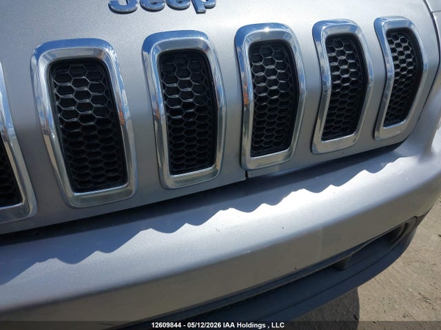 1C4PJMAS8HW638556 Jeep Cherokee Sport