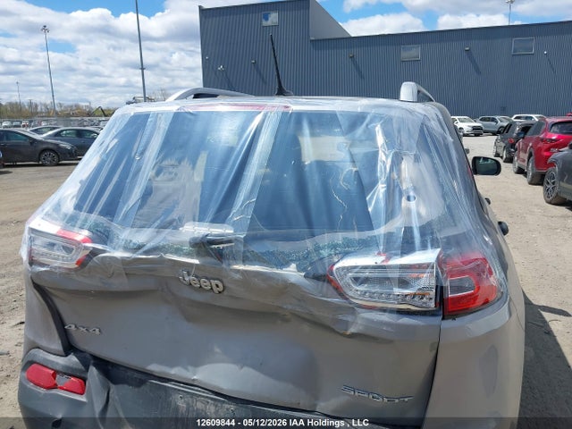 1C4PJMAS8HW638556 Jeep Cherokee Sport