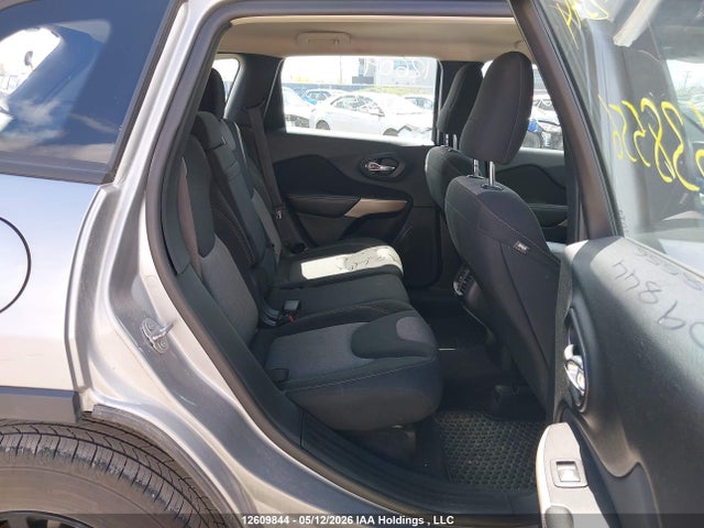 1C4PJMAS8HW638556 Jeep Cherokee Sport