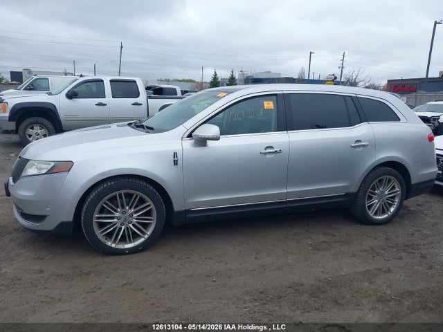 Lincoln MKT 2014 2LMHJ5AT8EBL56756 Image 14