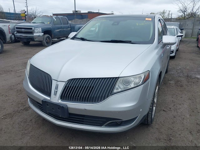 Lincoln MKT 2014 2LMHJ5AT8EBL56756 Image 2