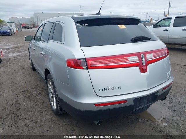 Lincoln MKT 2014 2LMHJ5AT8EBL56756 Image 3