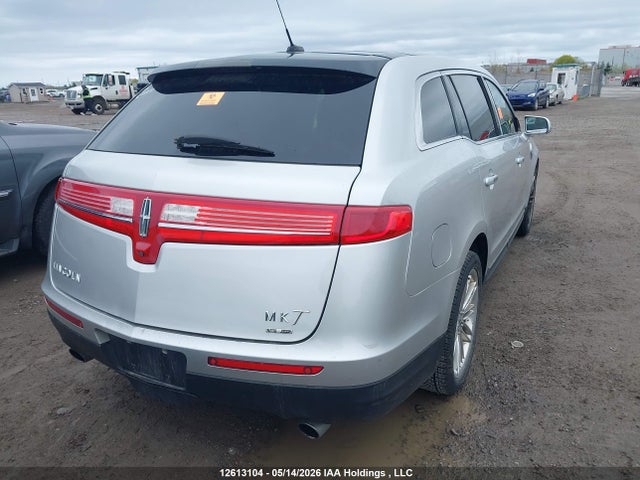 Lincoln MKT 2014 2LMHJ5AT8EBL56756 Image 4