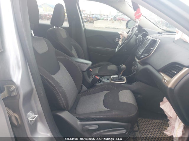 1C4PJLAB8FW589446 Jeep Cherokee Sport