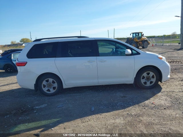 Продажа на аукционе авто 2017 Toyota Sienna Le, vin: 5TDKZ3DC3HS837452, номер лота: 12613252