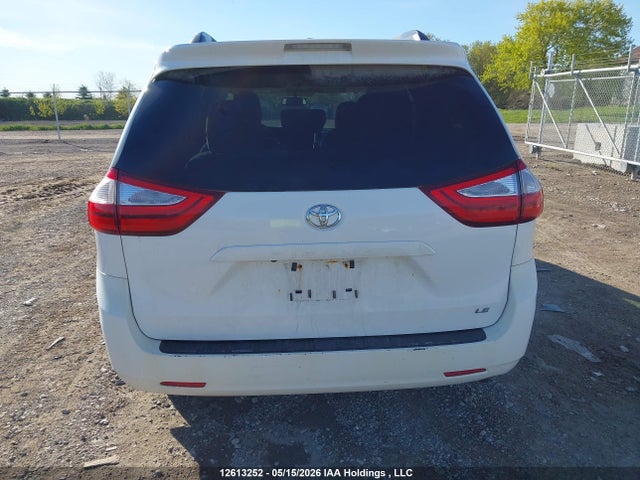 Продажа на аукционе авто 2017 Toyota Sienna Le, vin: 5TDKZ3DC3HS837452, номер лота: 12613252